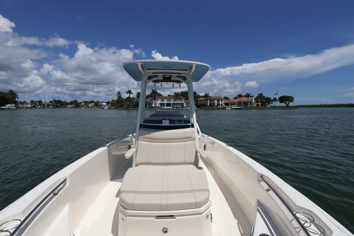 2026 Boston Whaler 220 Dauntless Image Thumbnail #16