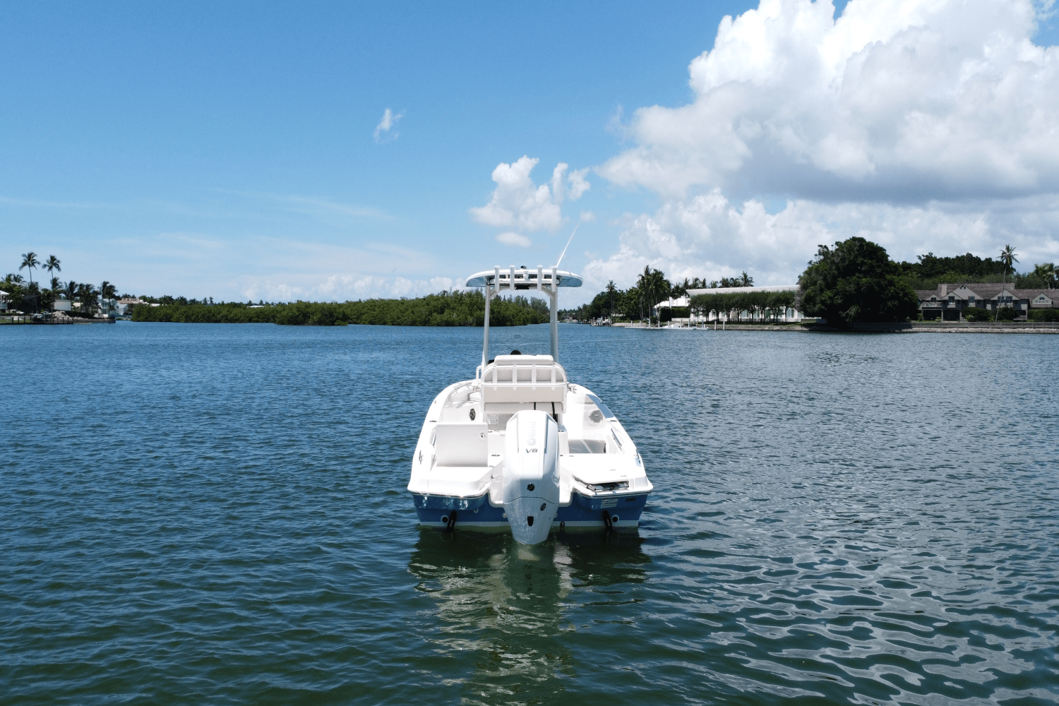 2026 Boston Whaler 220 Dauntless Image Thumbnail #7