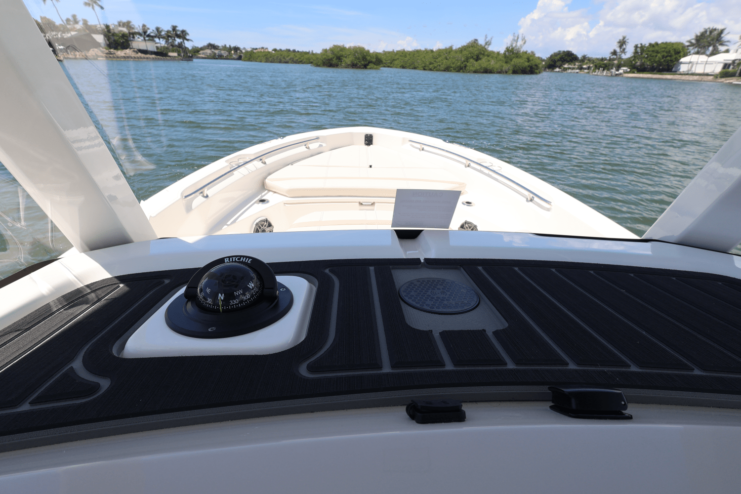 2026 Boston Whaler 220 Dauntless Image Thumbnail #41