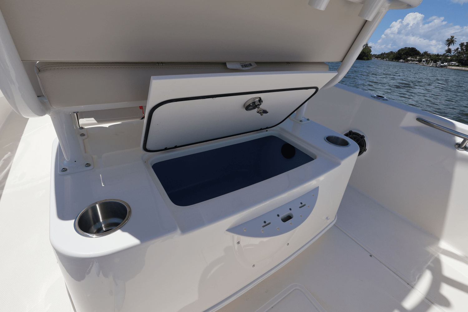 2026 Boston Whaler 220 Dauntless Image Thumbnail #44