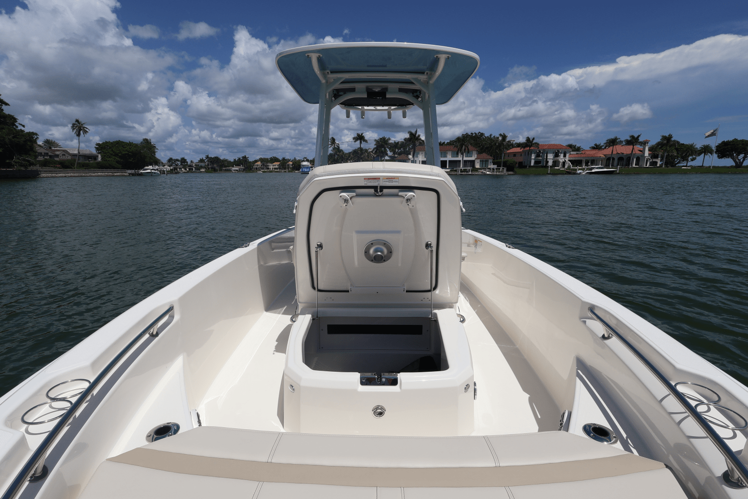 2026 Boston Whaler 220 Dauntless Image Thumbnail #18