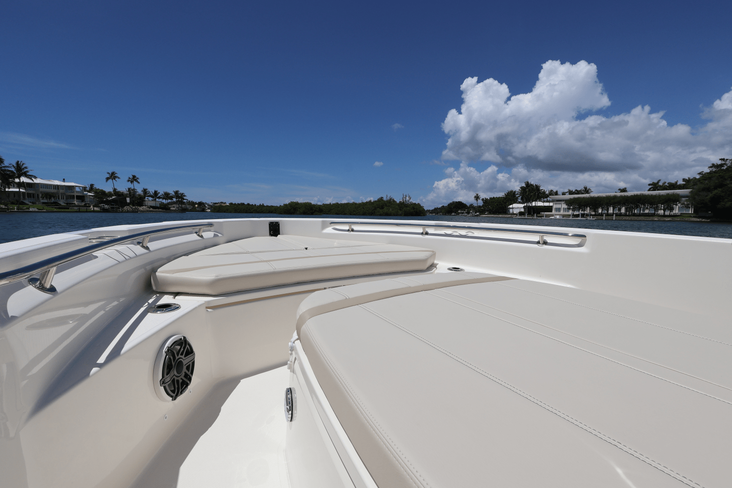 2026 Boston Whaler 220 Dauntless Image Thumbnail #12