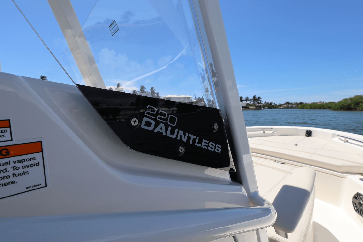 2026 Boston Whaler 220 Dauntless Image Thumbnail #25
