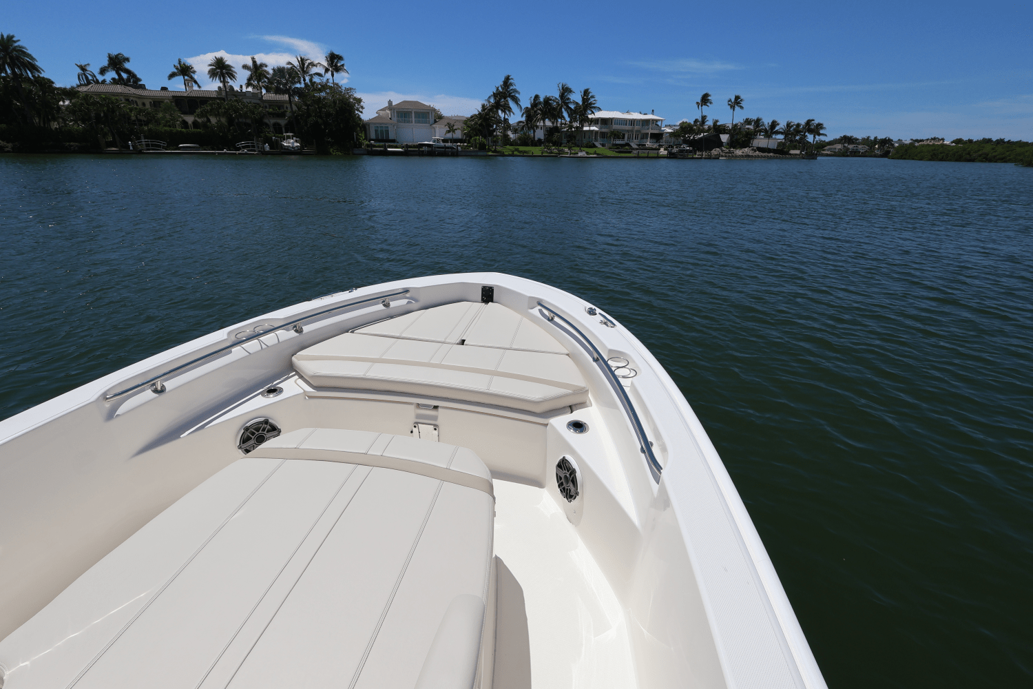 2026 Boston Whaler 220 Dauntless Image Thumbnail #15