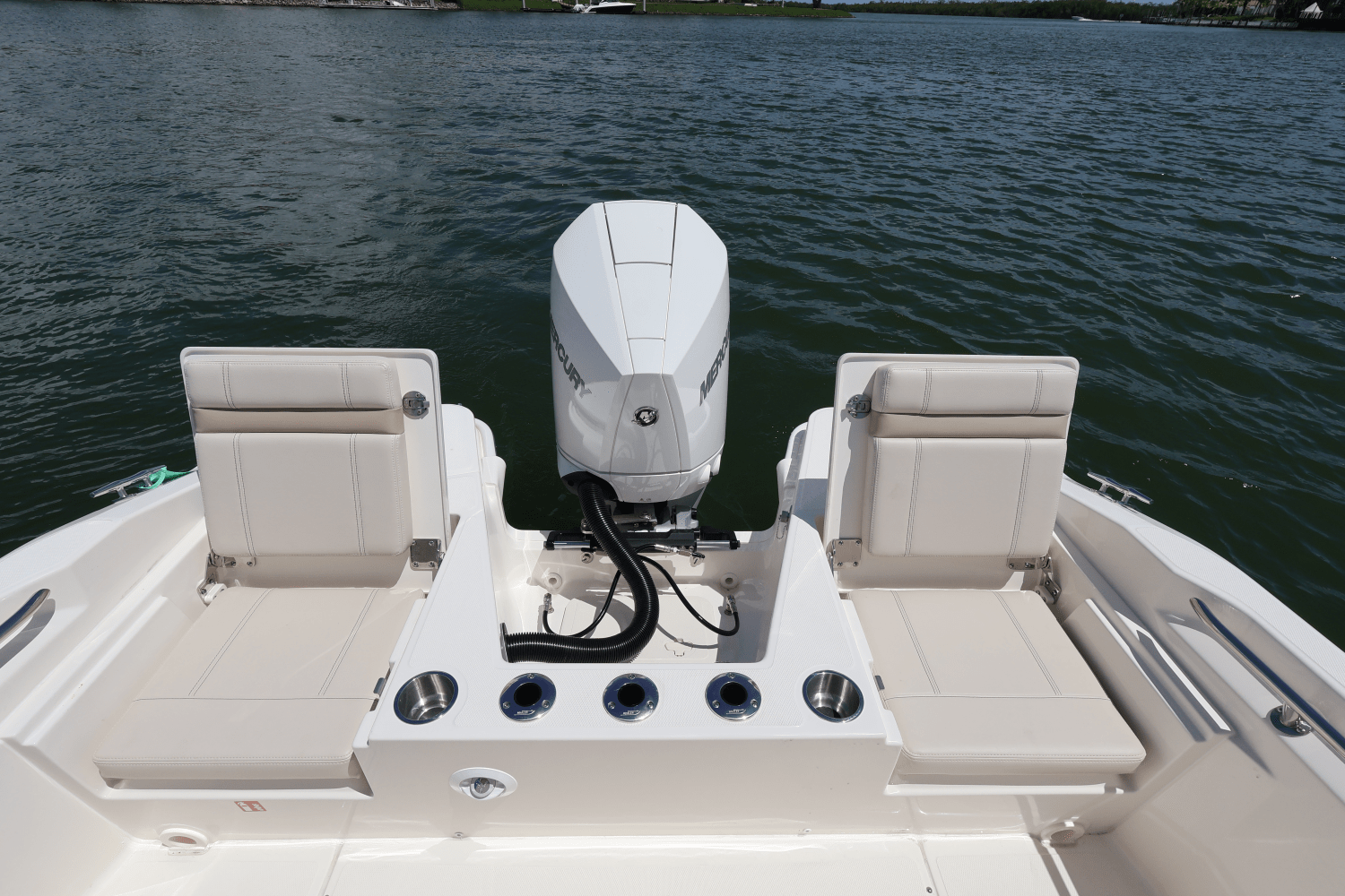 2026 Boston Whaler 220 Dauntless Image Thumbnail #50