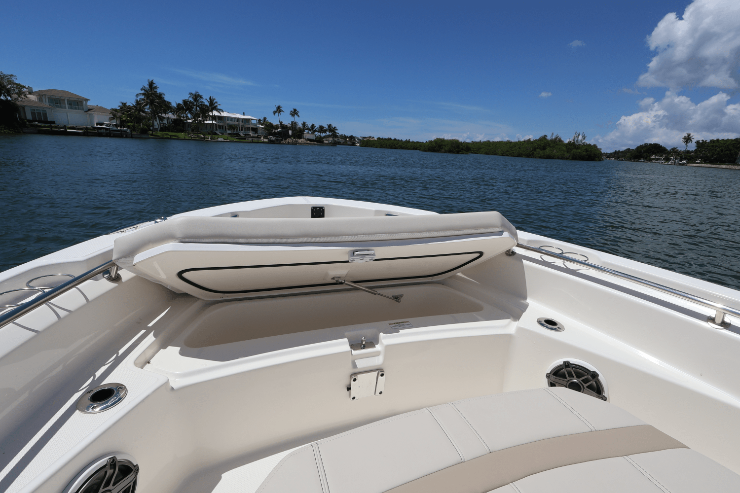 2026 Boston Whaler 220 Dauntless Image Thumbnail #13