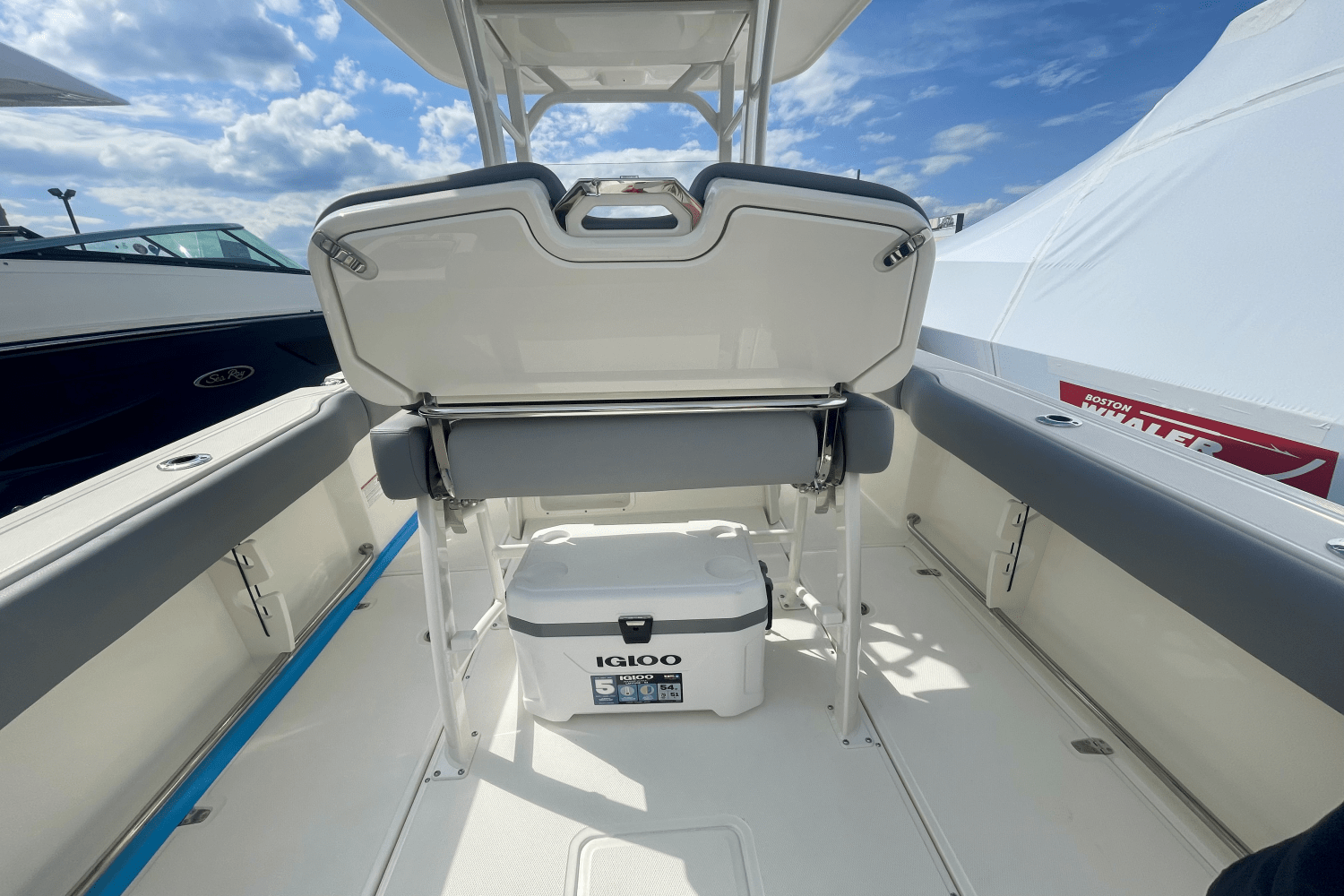 2025 Boston Whaler 230 Outrage Image Thumbnail #6