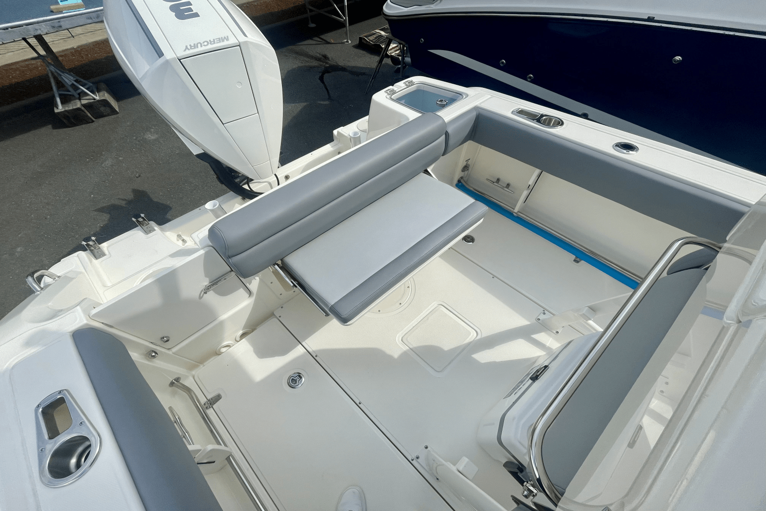 2025 Boston Whaler 230 Outrage Image Thumbnail #3