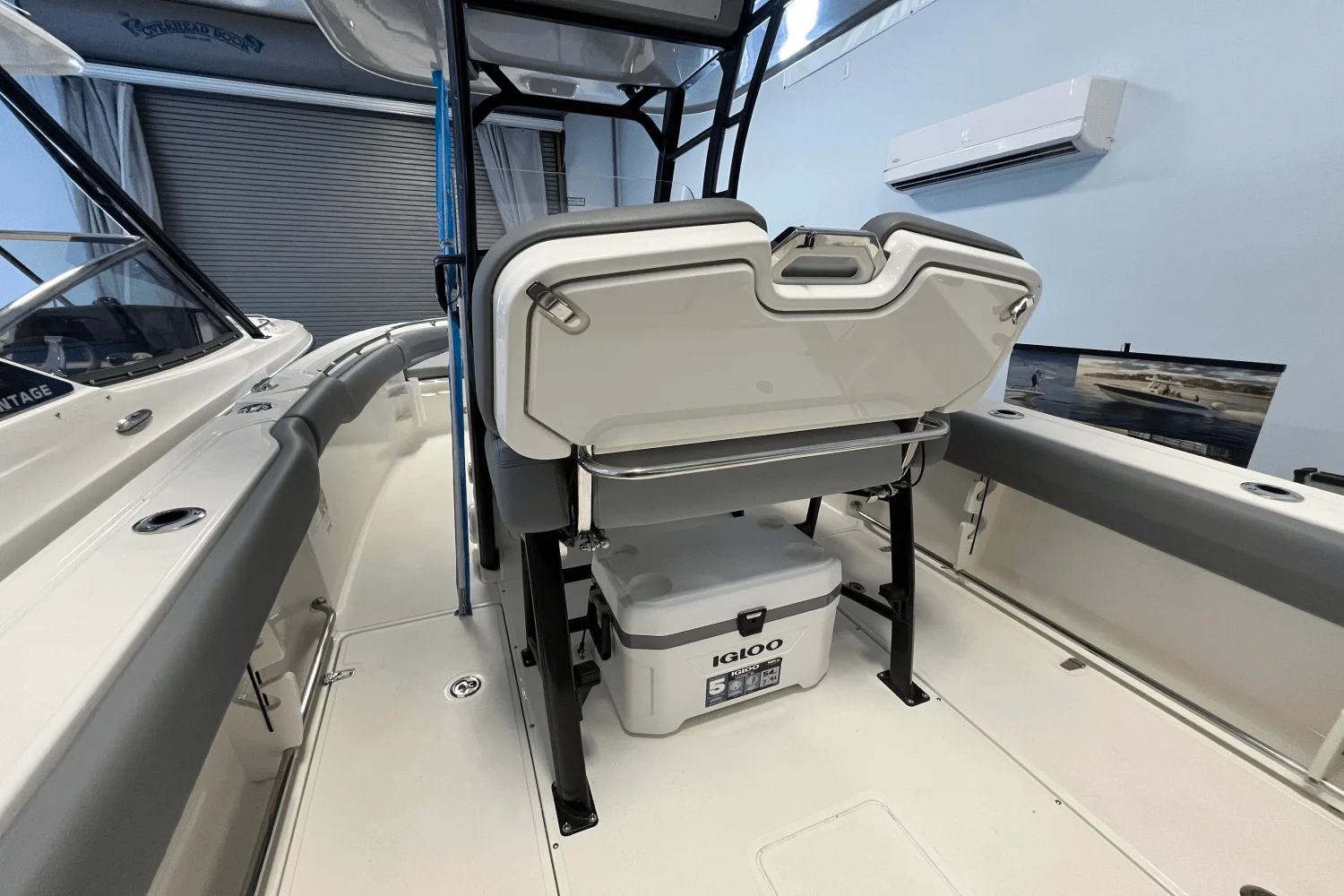 2025 Boston Whaler 230 Outrage Image Thumbnail #4
