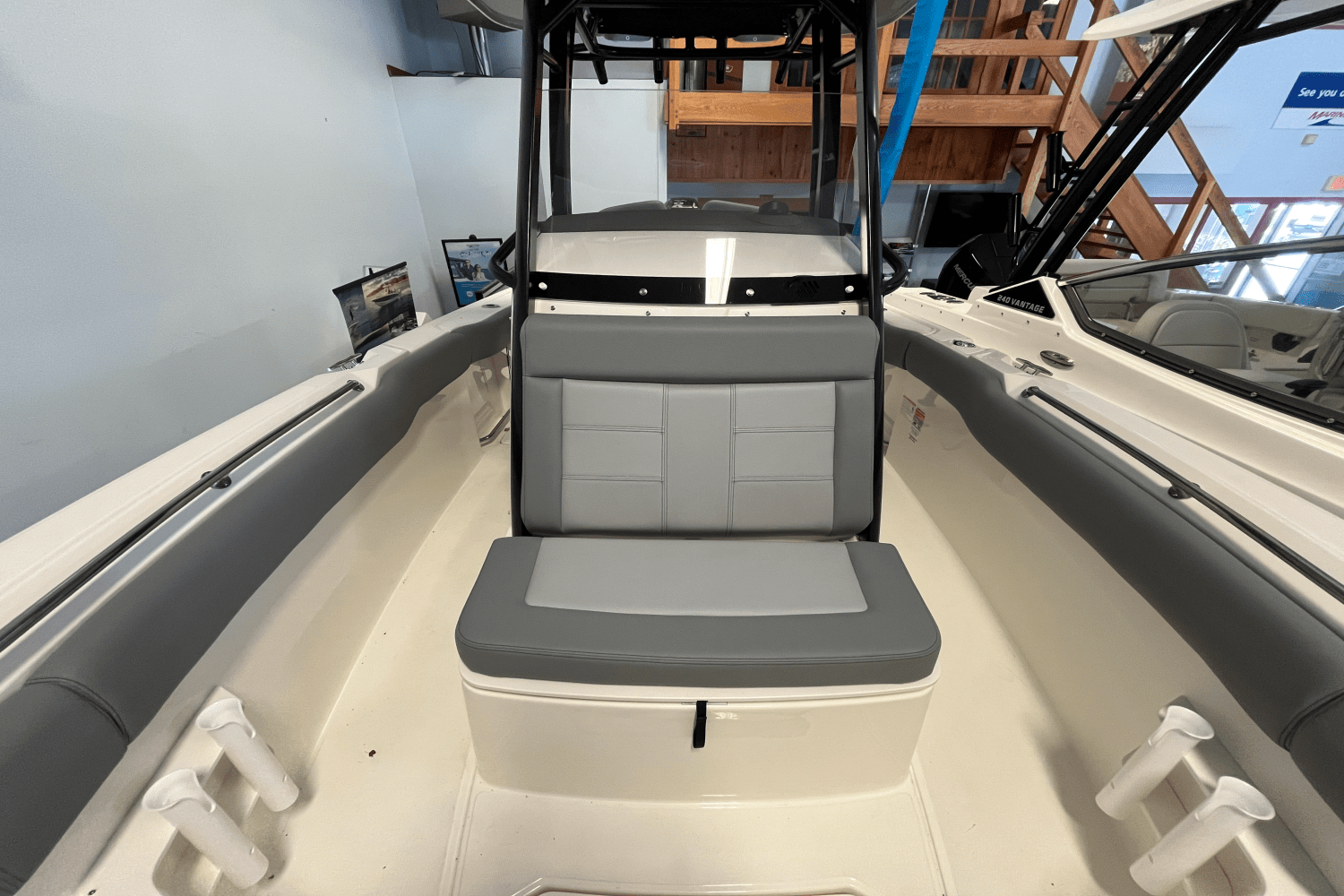 2025 Boston Whaler 230 Outrage Image Thumbnail #14