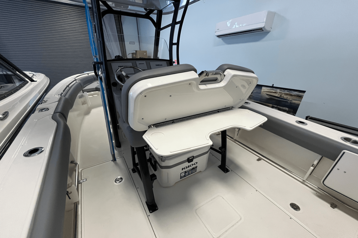 2025 Boston Whaler 230 Outrage Image Thumbnail #5