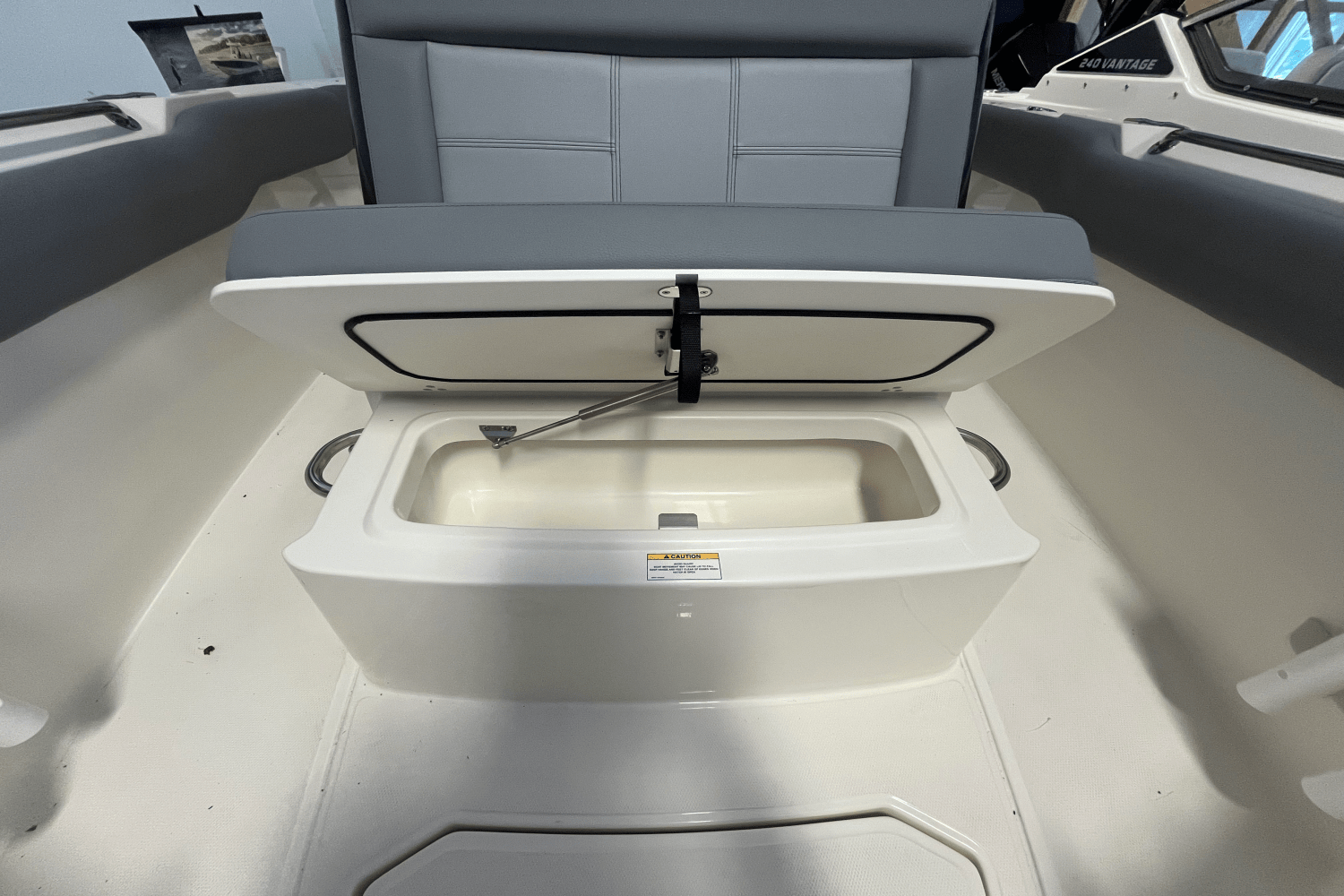 2025 Boston Whaler 230 Outrage Image Thumbnail #15