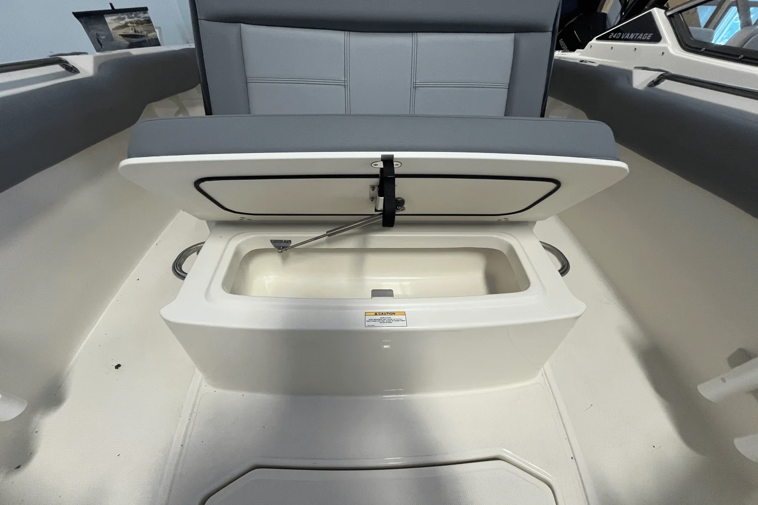 2025 Boston Whaler 230 Outrage Image Thumbnail #15