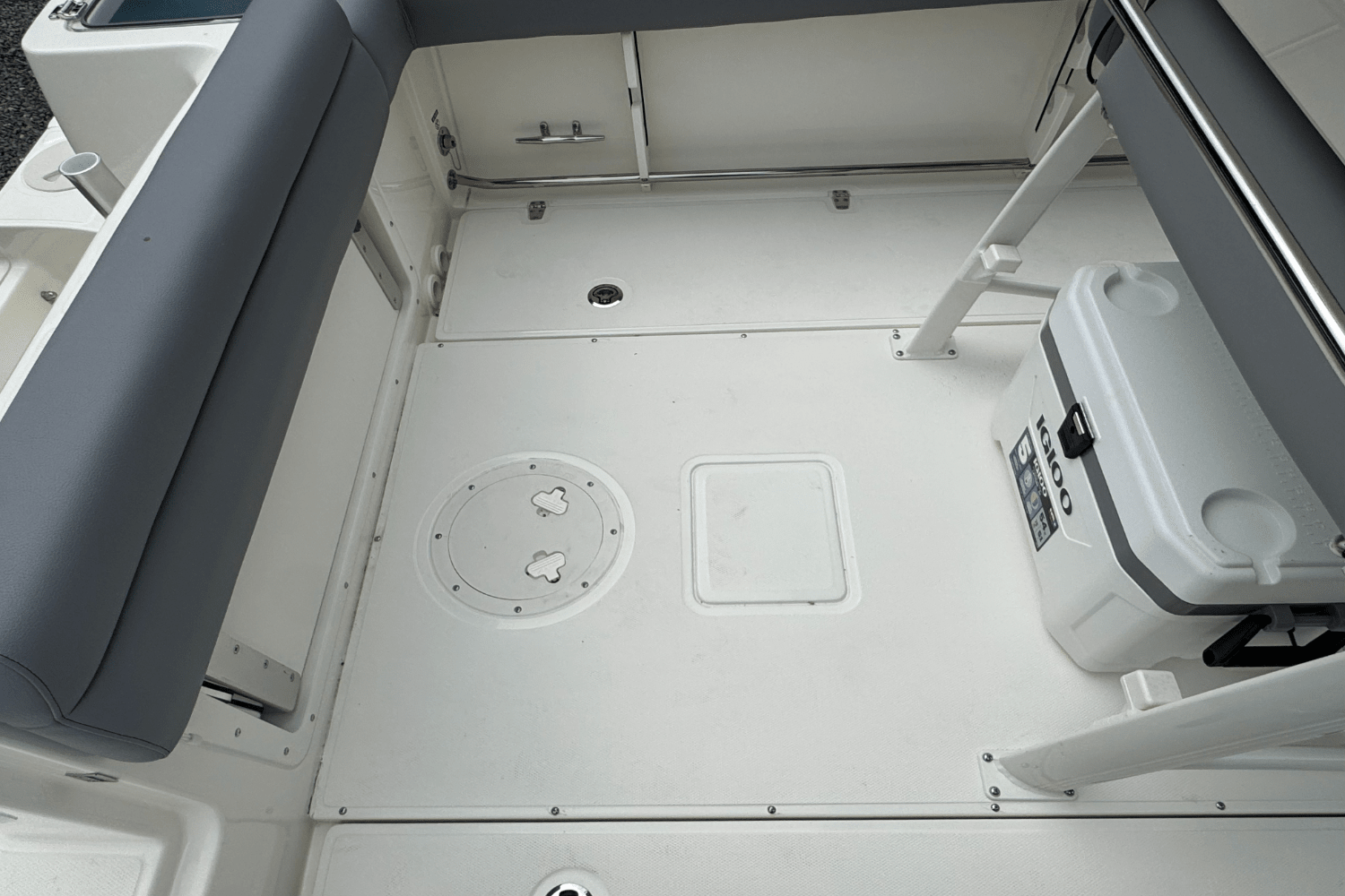 2026 Boston Whaler 230 Outrage Image Thumbnail #8