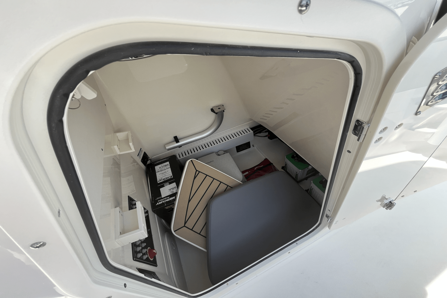 2025 Boston Whaler 230 Outrage Image Thumbnail #17