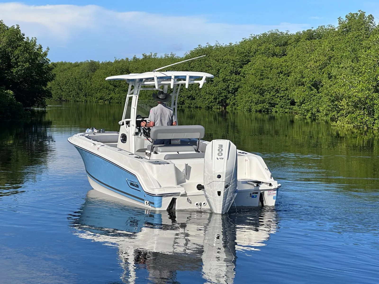 2026 Boston Whaler 230 Outrage Image Thumbnail #3