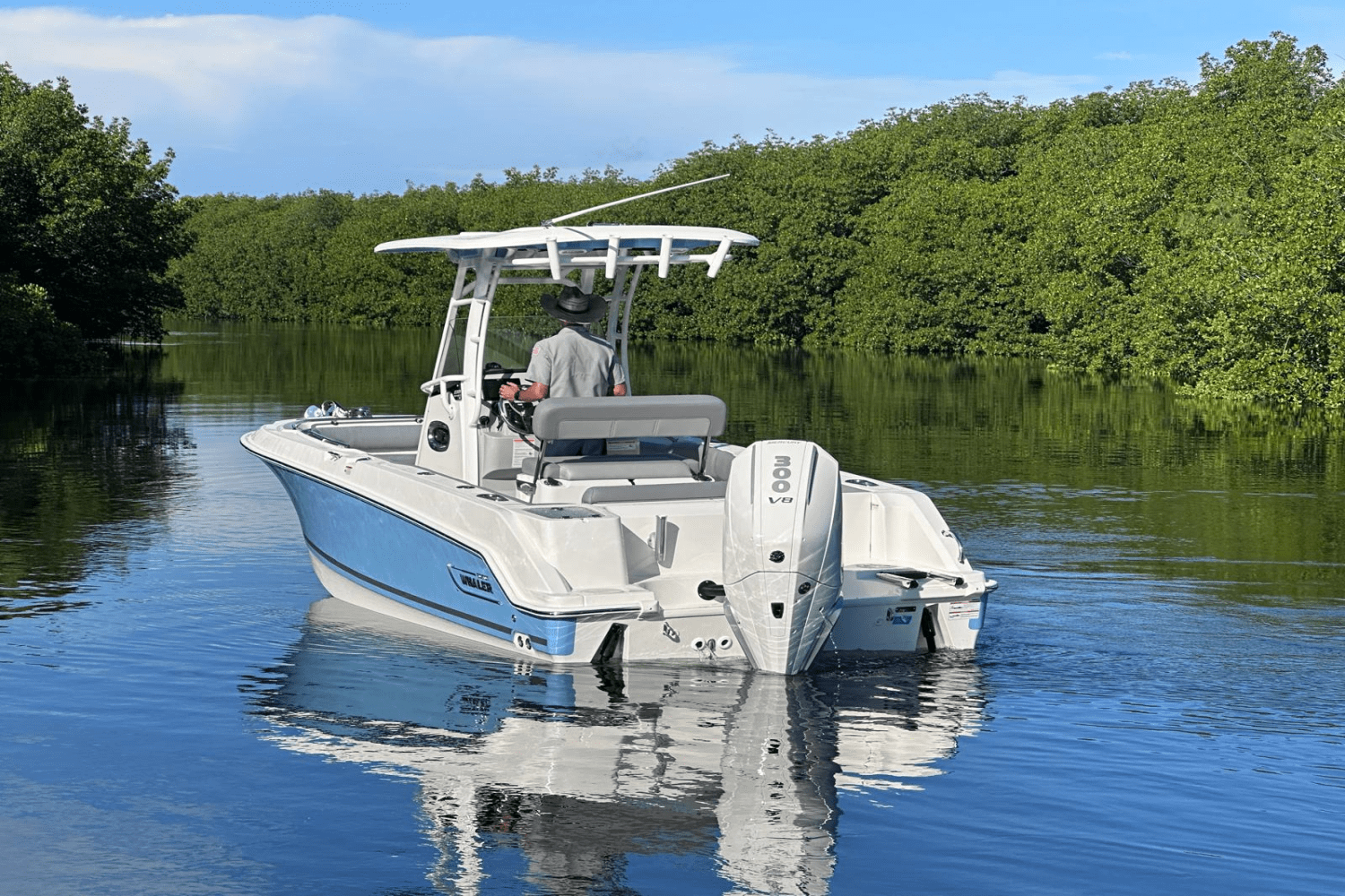 2026 Boston Whaler 230 Outrage Image Thumbnail #3
