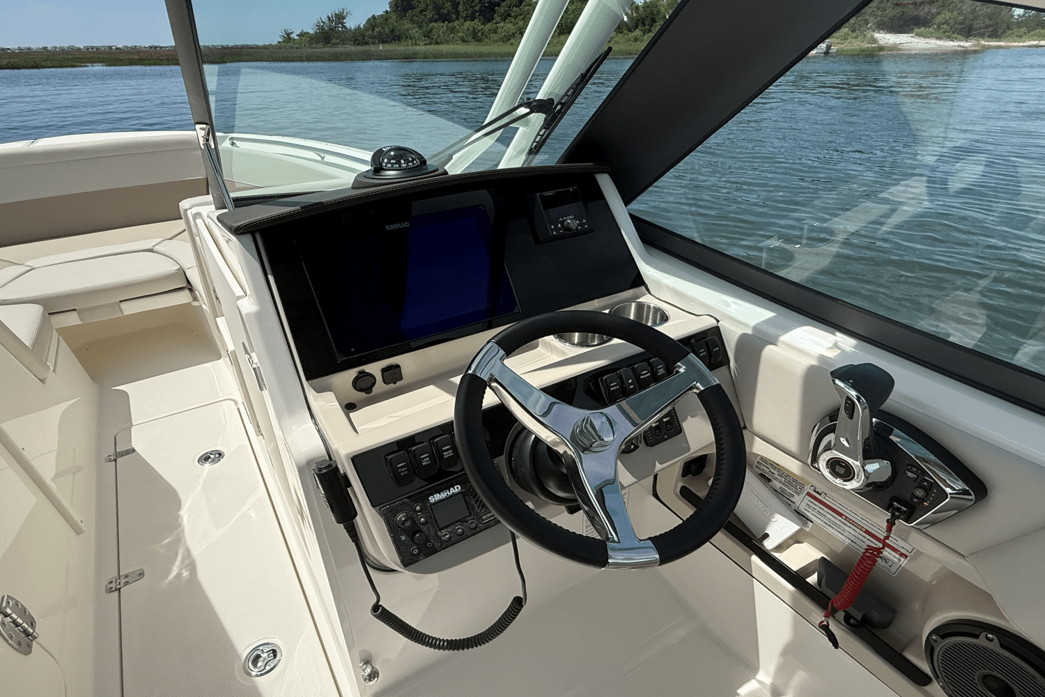 2025 Boston Whaler 240 Vantage Image Thumbnail #17