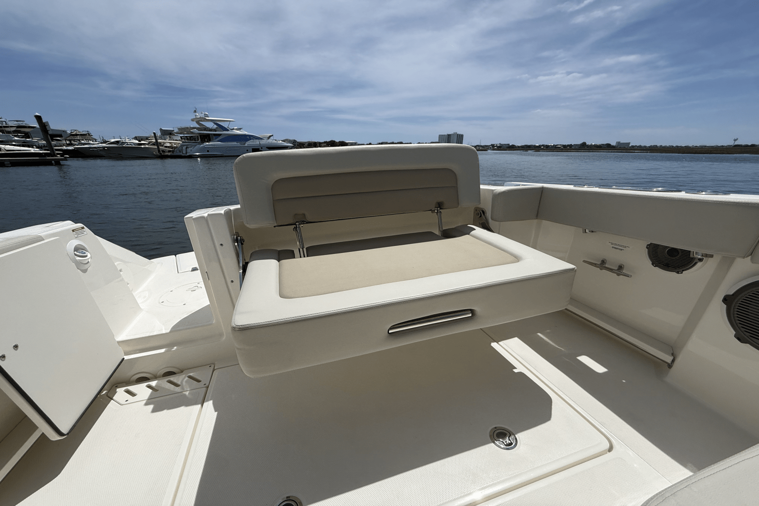 2025 Boston Whaler 240 Vantage Image Thumbnail #9