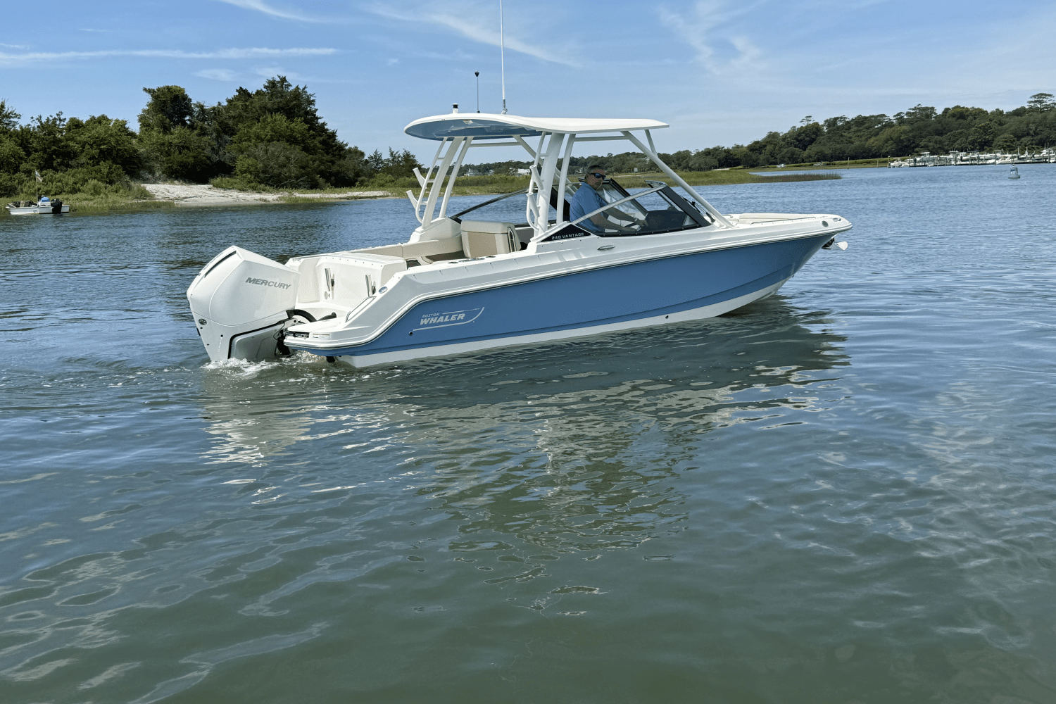 2025 Boston Whaler 240 Vantage Image Thumbnail #5