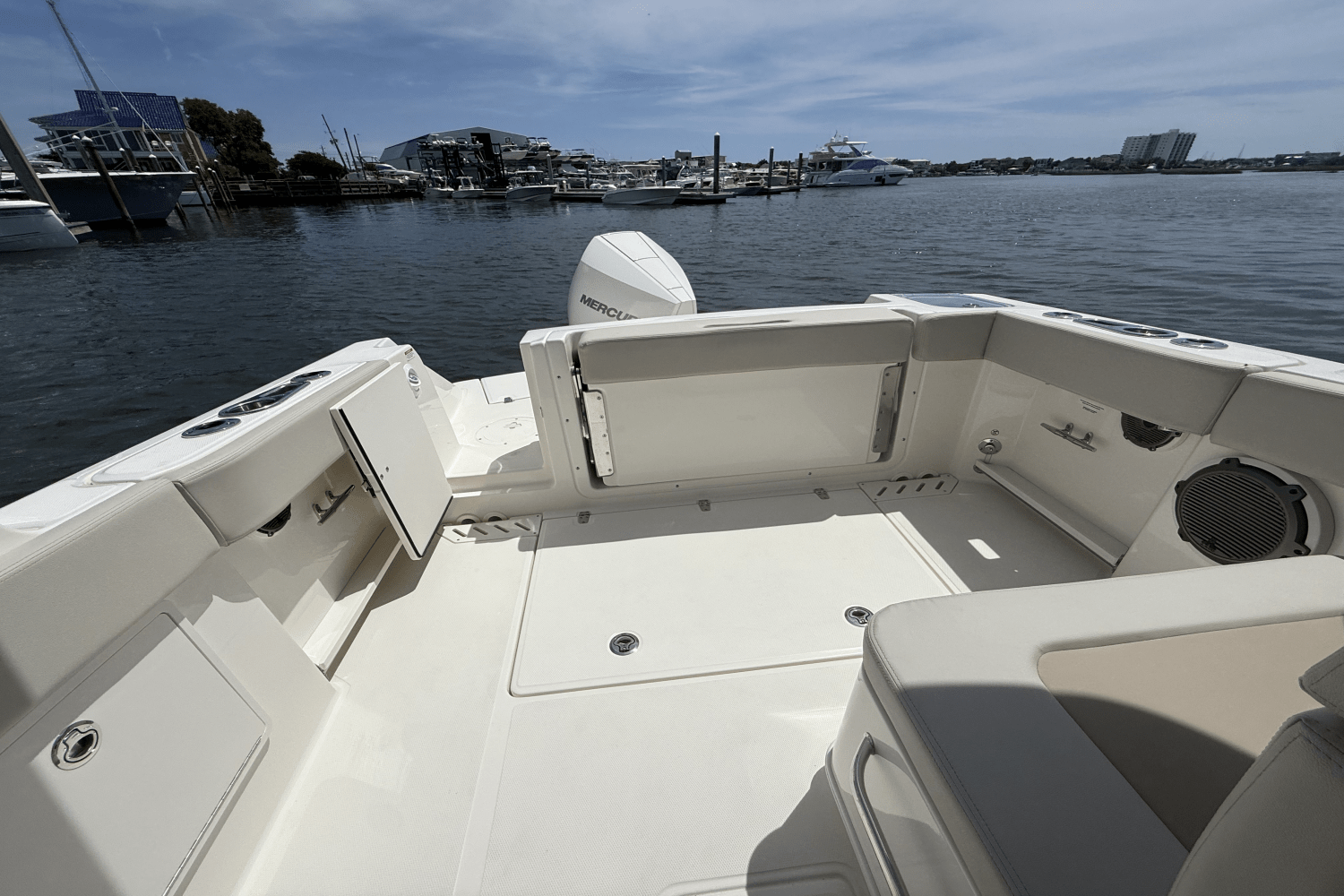2025 Boston Whaler 240 Vantage Image Thumbnail #8