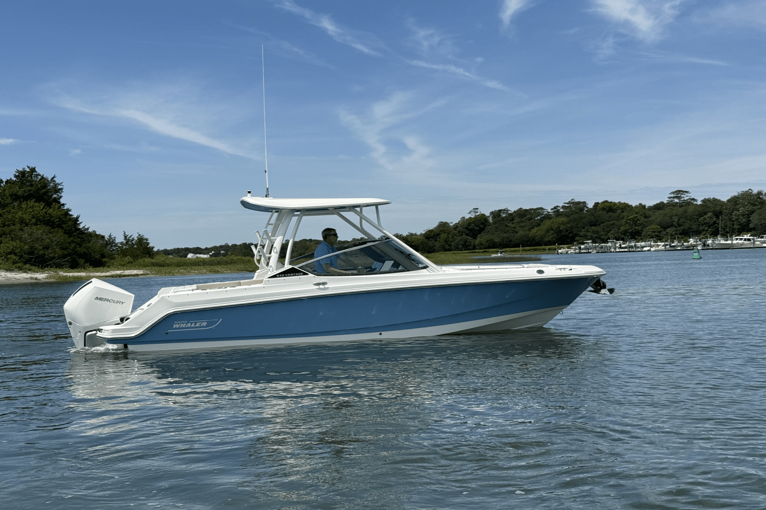 2025 Boston Whaler 240 Vantage Image Thumbnail #1