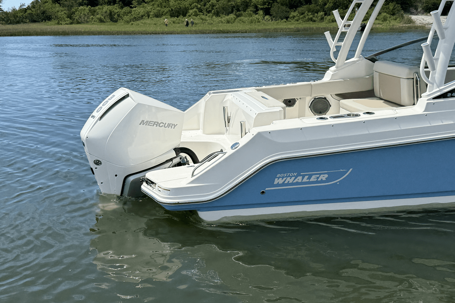 2025 Boston Whaler 240 Vantage Image Thumbnail #6