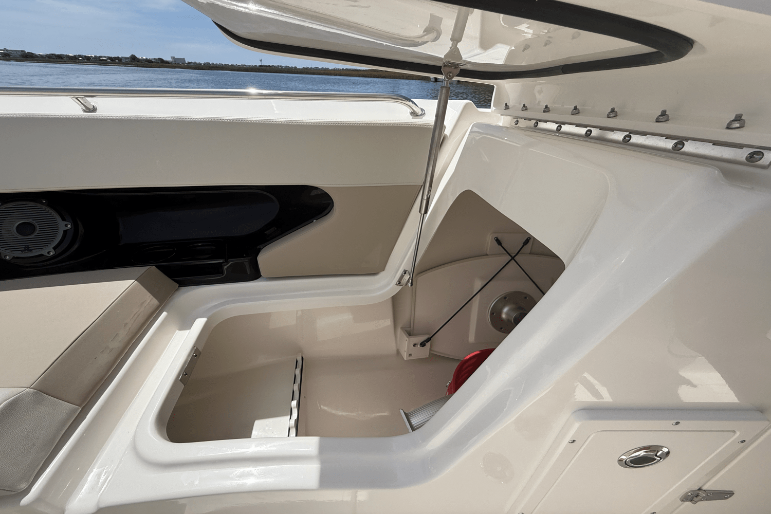 2025 Boston Whaler 240 Vantage Image Thumbnail #25
