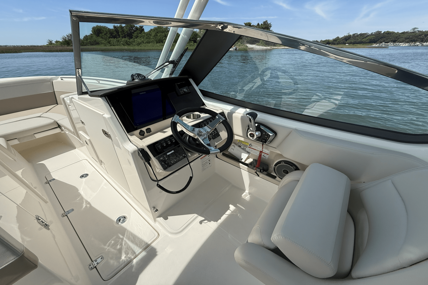 2025 Boston Whaler 240 Vantage Image Thumbnail #19