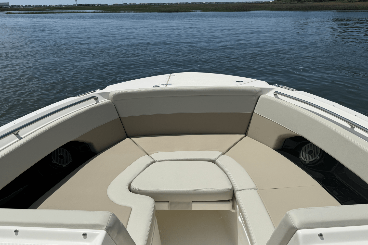 2025 Boston Whaler 240 Vantage Image Thumbnail #16
