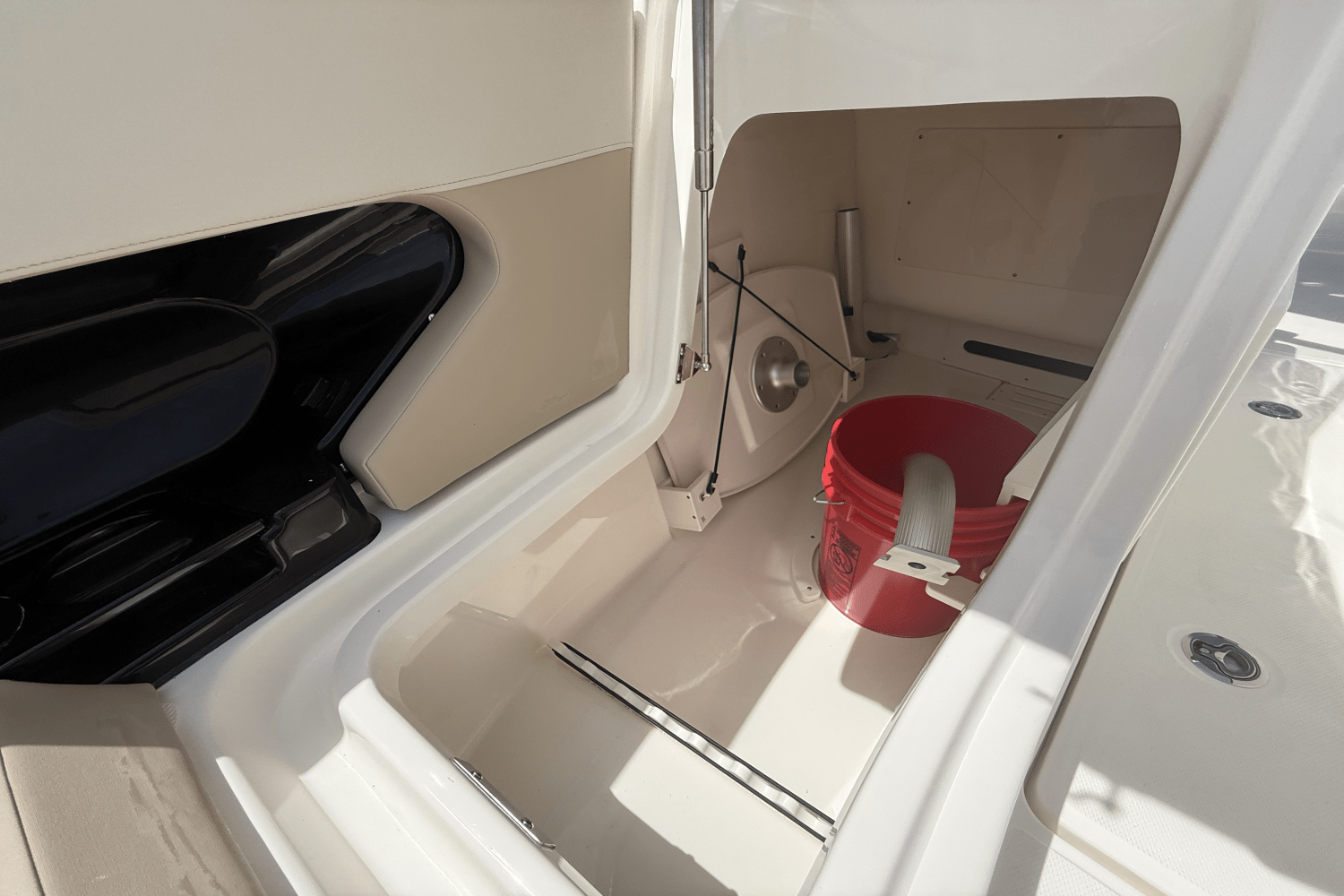 2025 Boston Whaler 240 Vantage Image Thumbnail #26