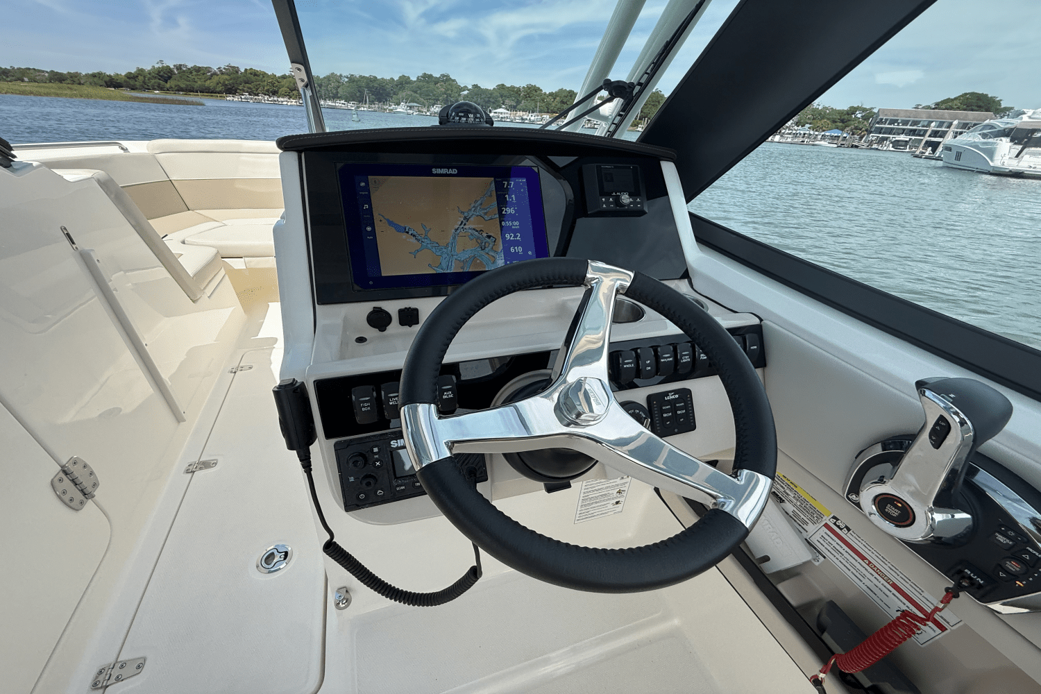 2025 Boston Whaler 240 Vantage Image Thumbnail #20