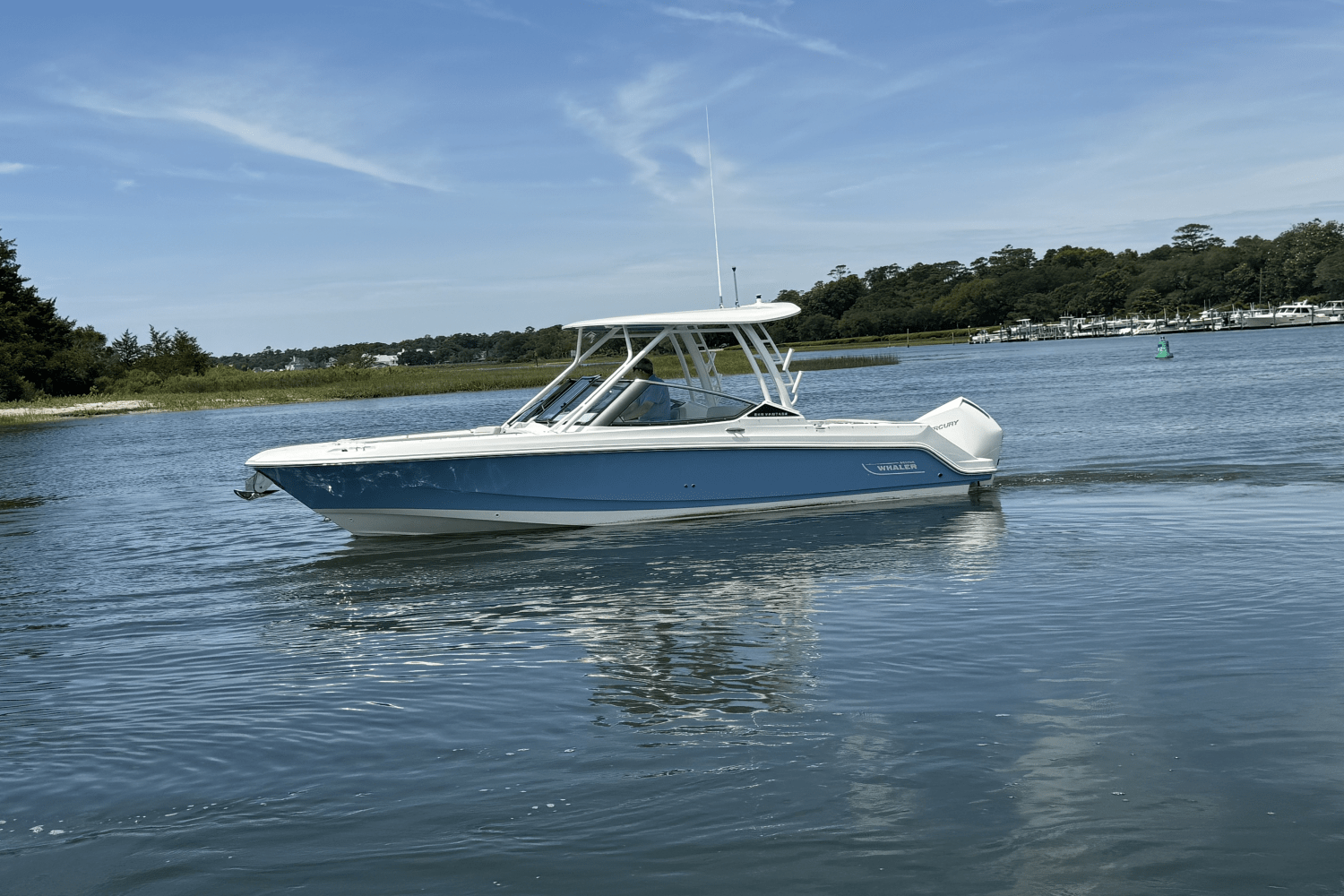2025 Boston Whaler 240 Vantage Image Thumbnail #2