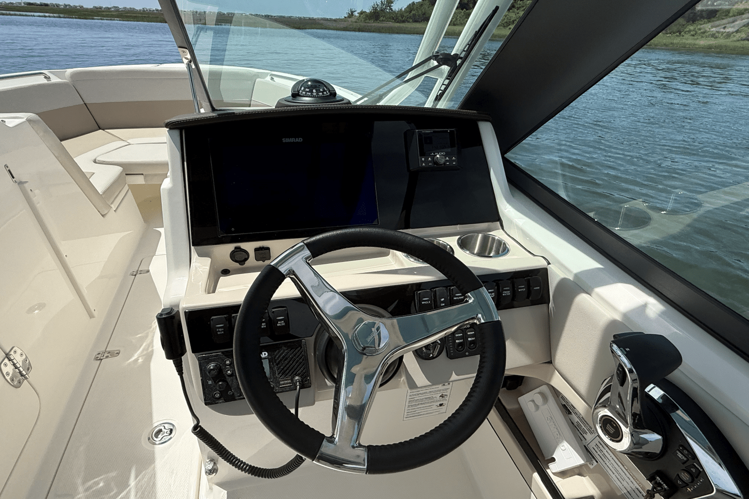 2025 Boston Whaler 240 Vantage Image Thumbnail #18