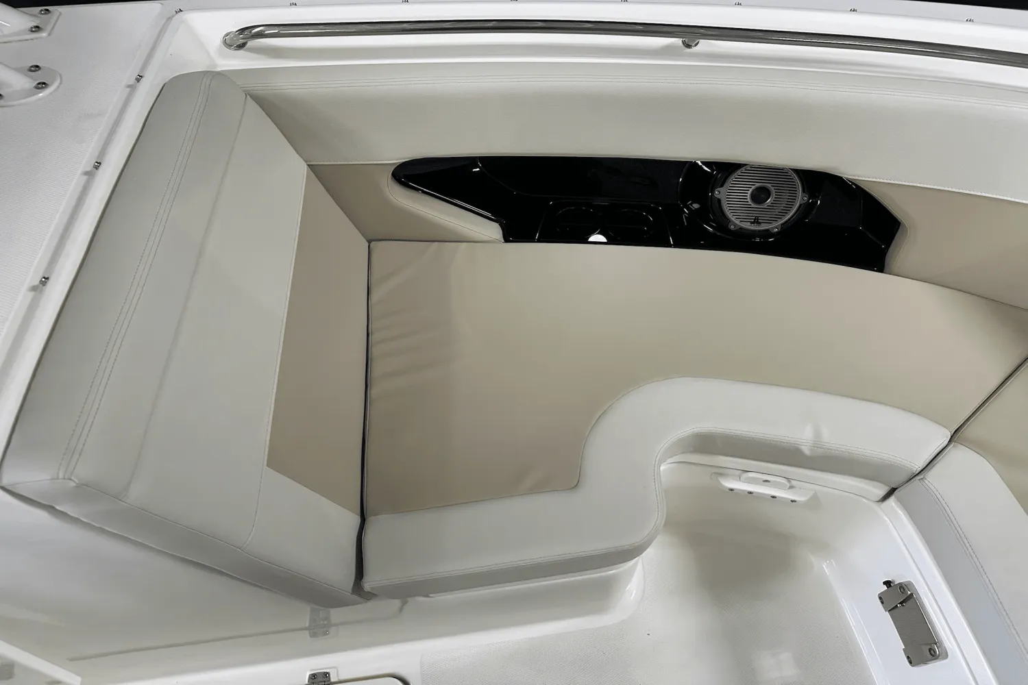 2025 Boston Whaler 240 Vantage Image Thumbnail #90