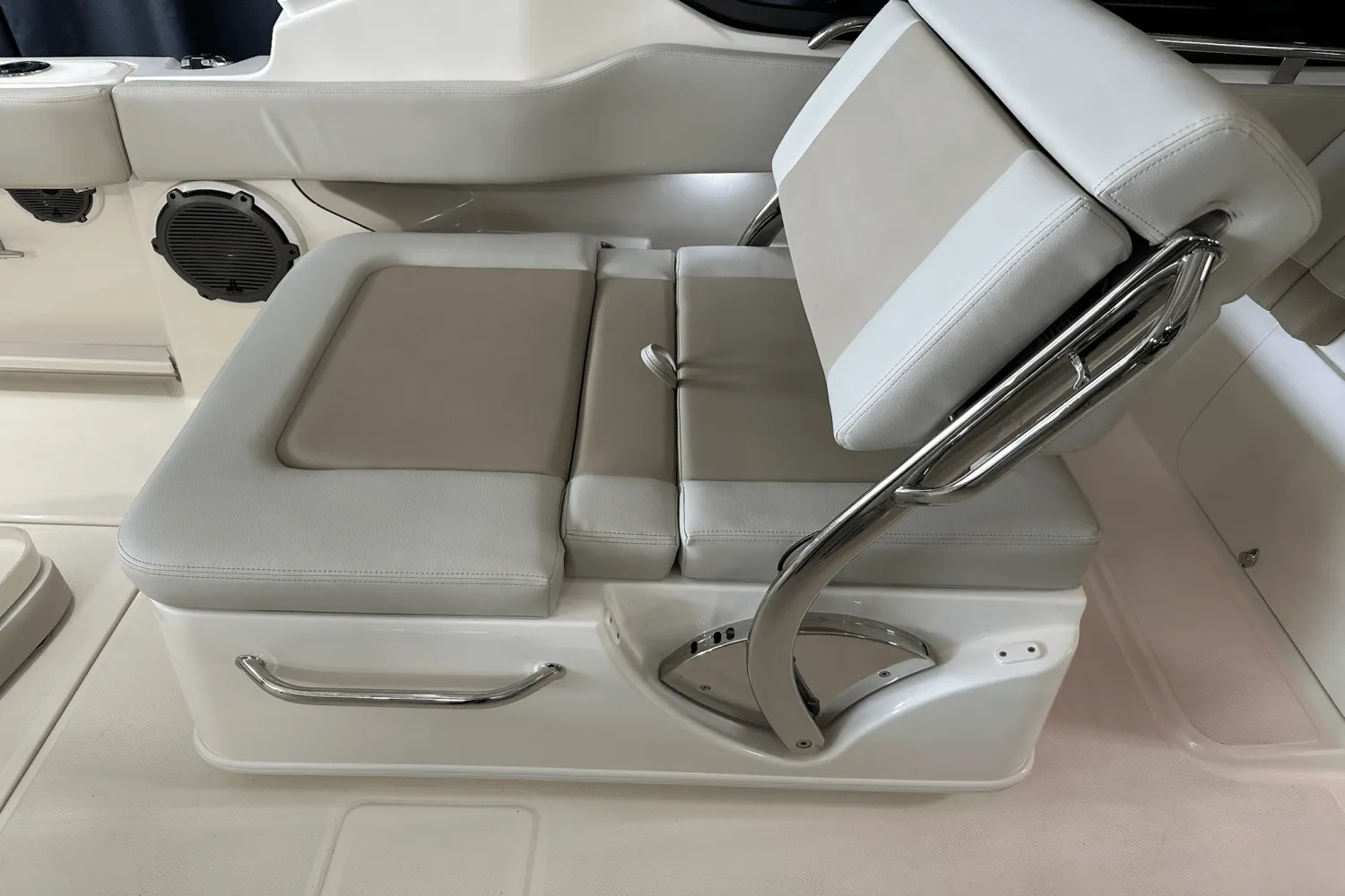 2025 Boston Whaler 240 Vantage Image Thumbnail #47