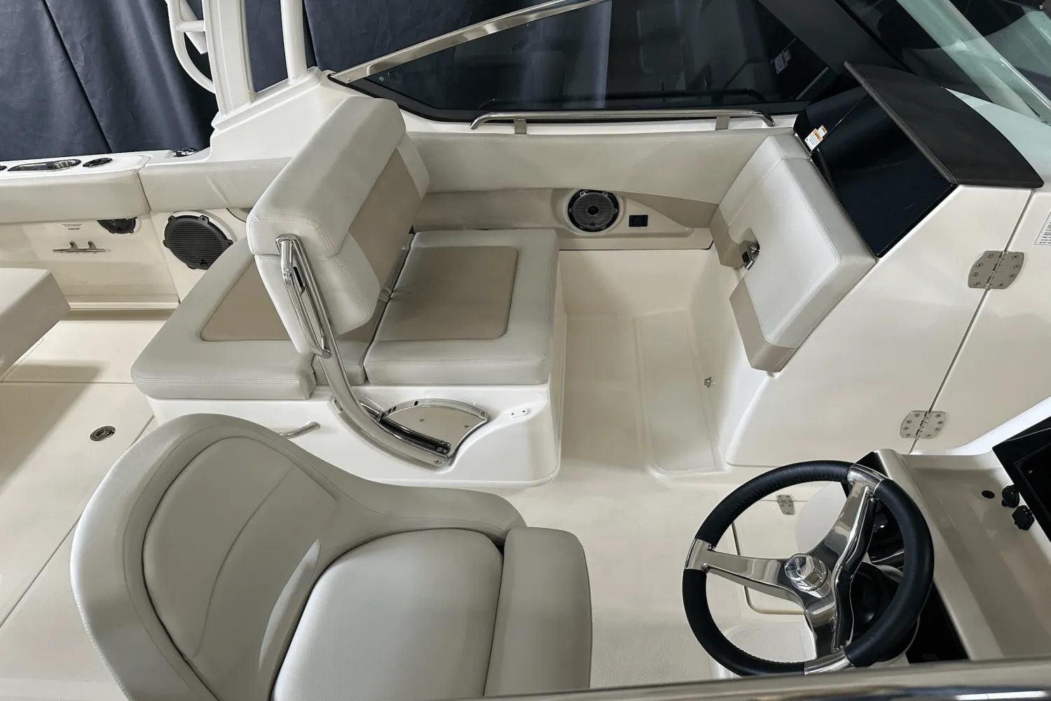 2025 Boston Whaler 240 Vantage Image Thumbnail #10