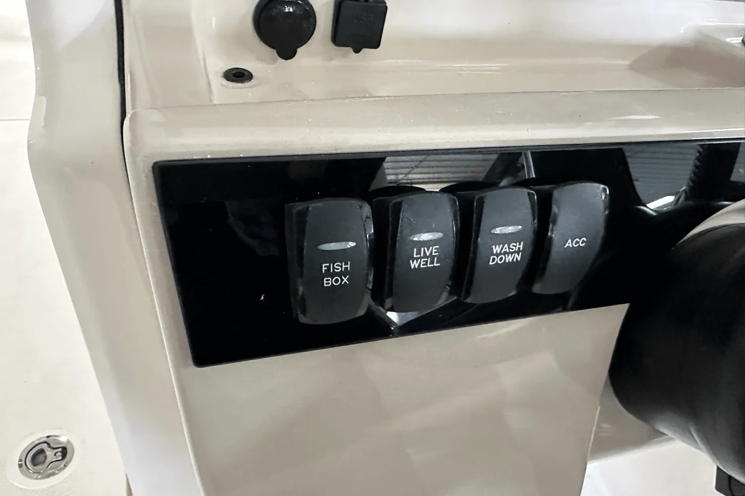 2025 Boston Whaler 240 Vantage Image Thumbnail #72