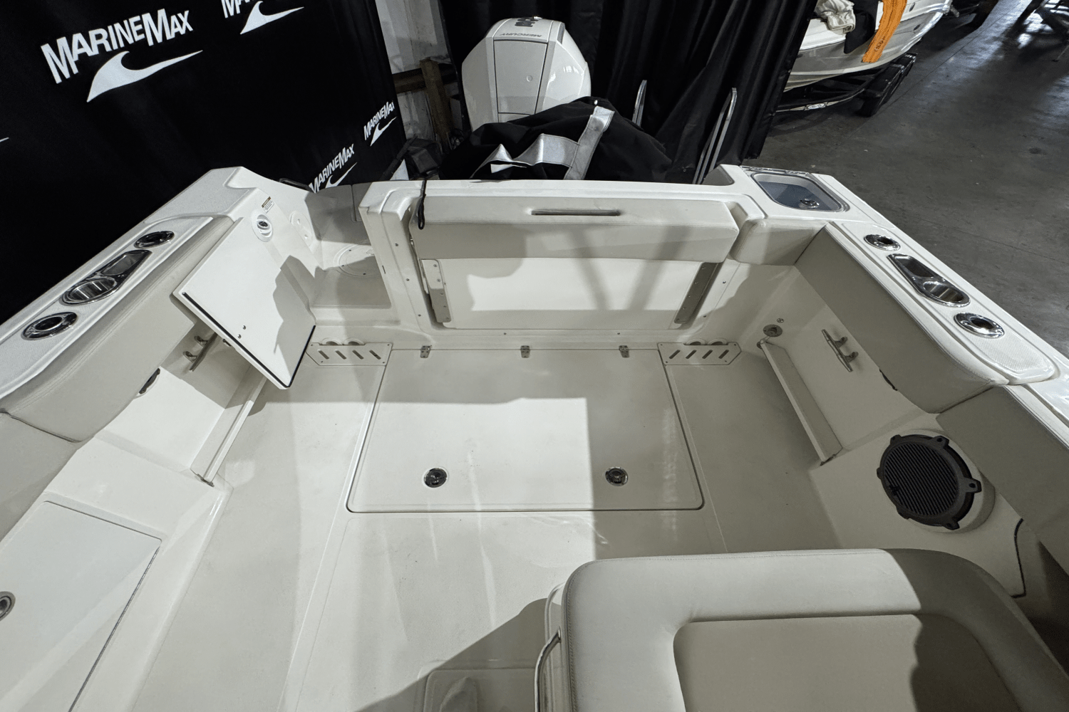 2025 Boston Whaler 240 Vantage Image Thumbnail #8