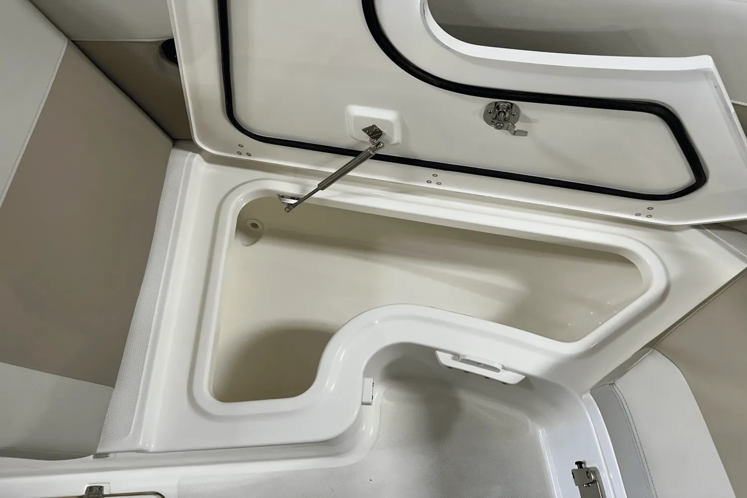 2025 Boston Whaler 240 Vantage Image Thumbnail #92