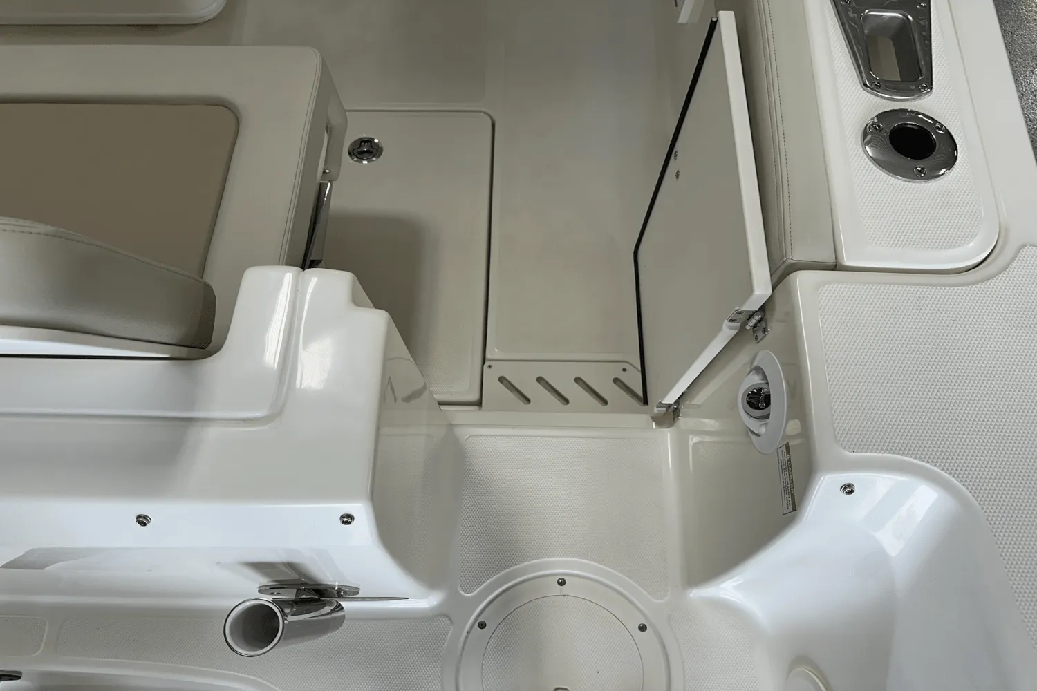 2025 Boston Whaler 240 Vantage Image Thumbnail #20