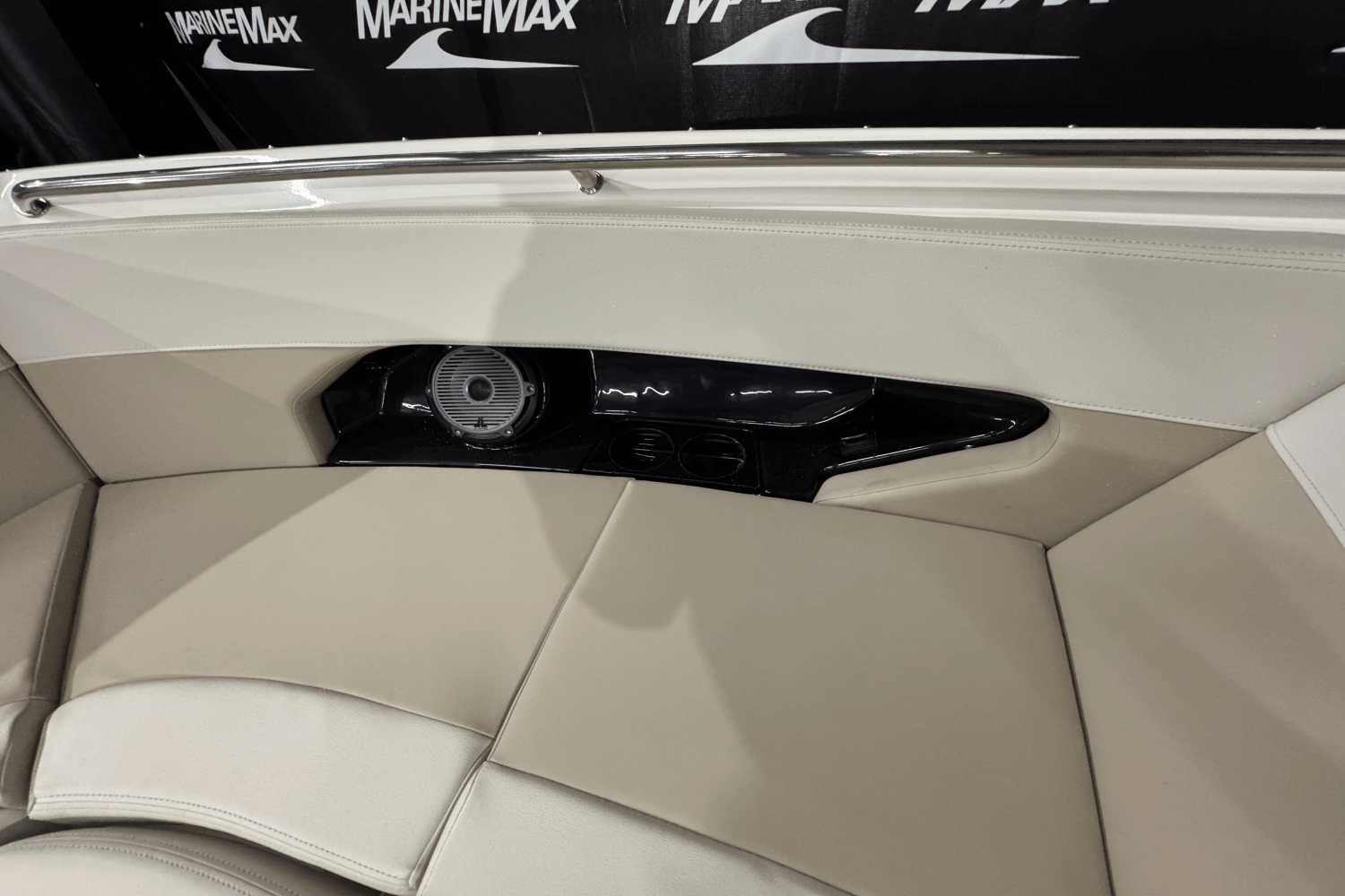 2025 Boston Whaler 240 Vantage Image Thumbnail #30