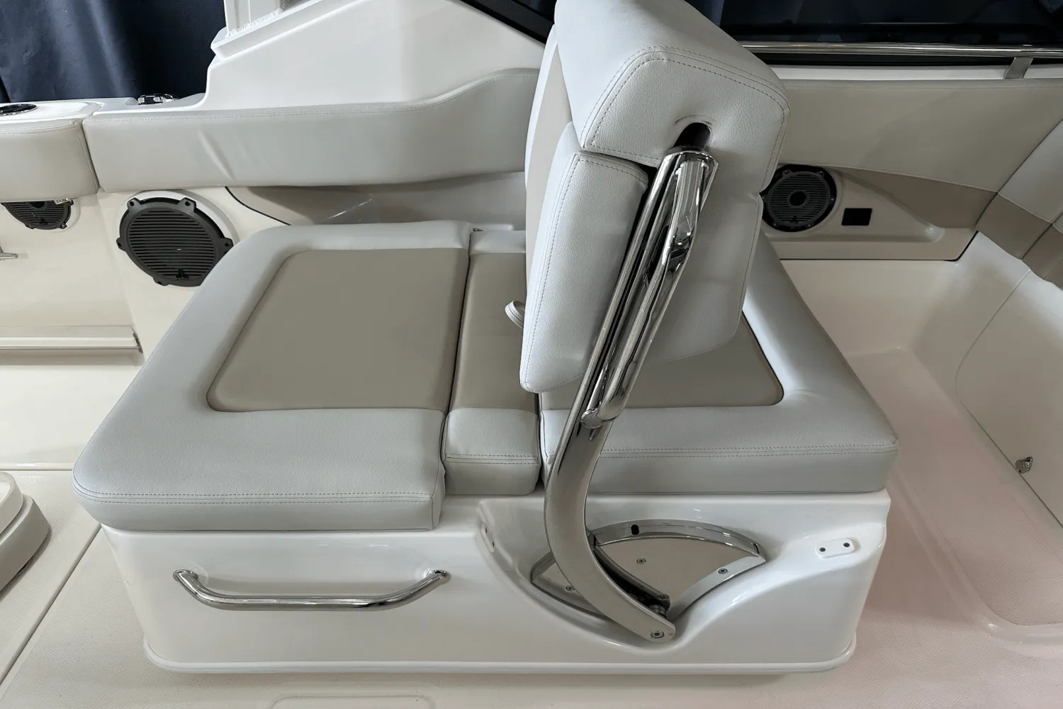 2025 Boston Whaler 240 Vantage Image Thumbnail #46