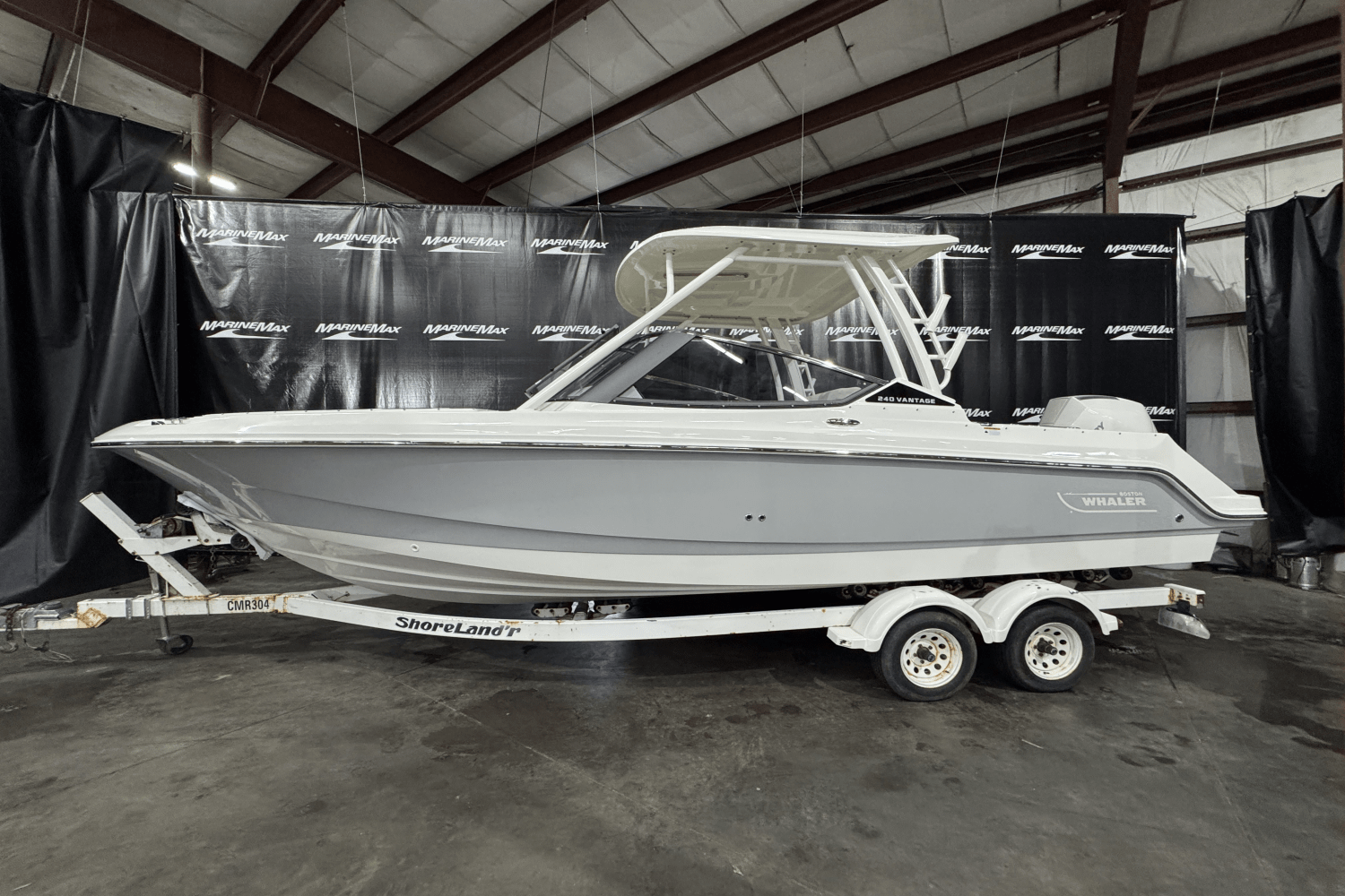 2025 Boston Whaler 240 Vantage Image Thumbnail #2