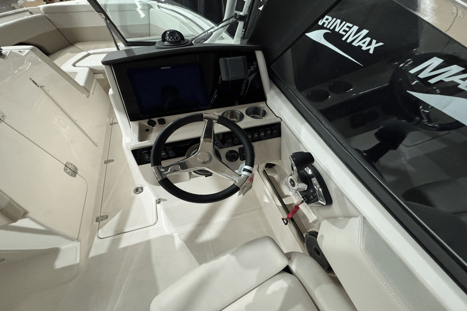 2025 Boston Whaler 240 Vantage Image Thumbnail #14