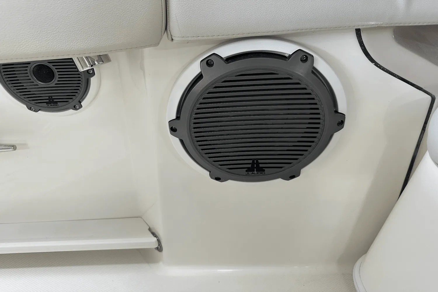 2025 Boston Whaler 240 Vantage Image Thumbnail #37