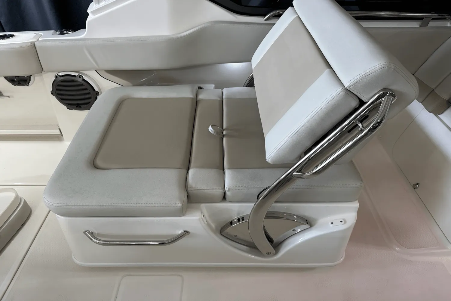 2025 Boston Whaler 240 Vantage Image Thumbnail #54