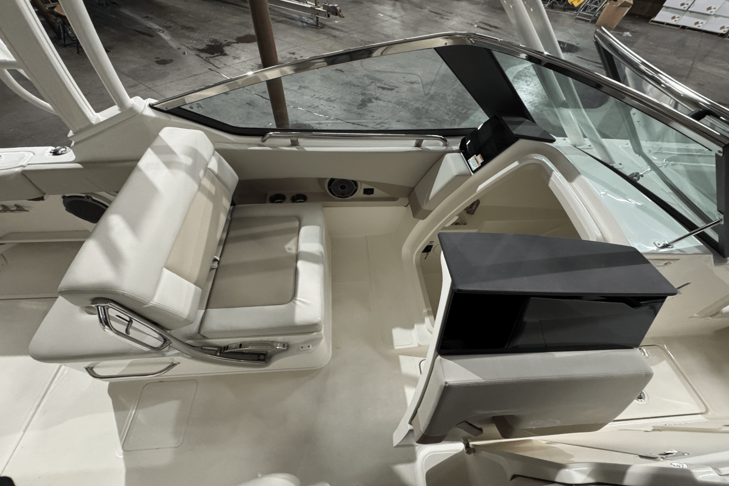 2025 Boston Whaler 240 Vantage Image Thumbnail #17