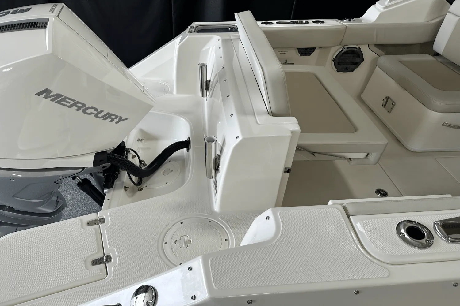 2025 Boston Whaler 240 Vantage Image Thumbnail #8