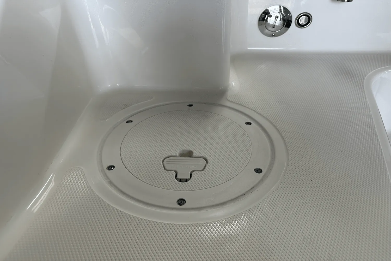 2025 Boston Whaler 240 Vantage Image Thumbnail #6